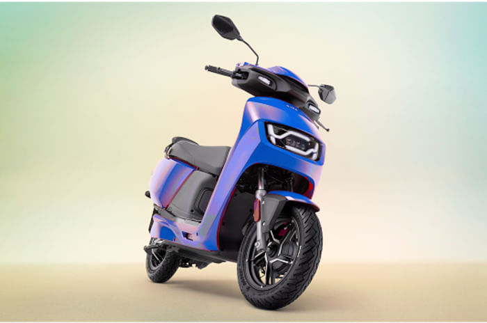 Vida VX2 front right static in studio